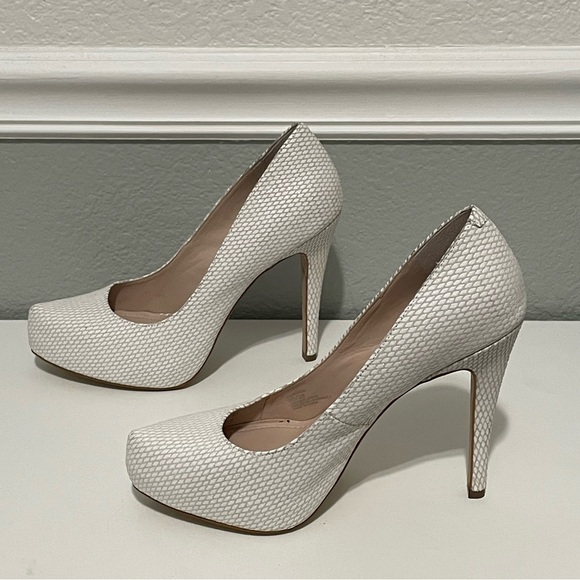 BCBG Generation white heels - Picture 4 of 8
